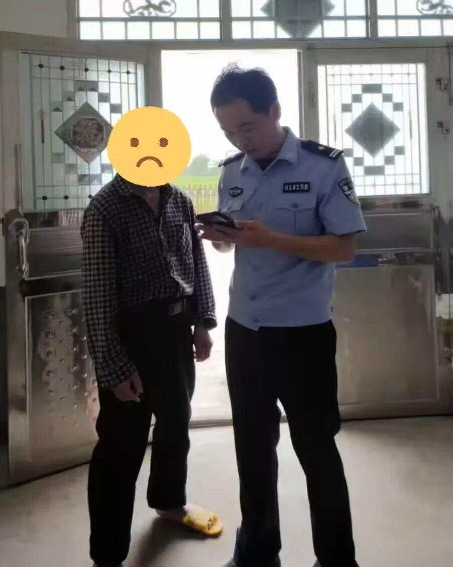 站村口等“国家发的老婆”直到警察告诉他真相OG真人网红女主播对他“私人告白”大爷